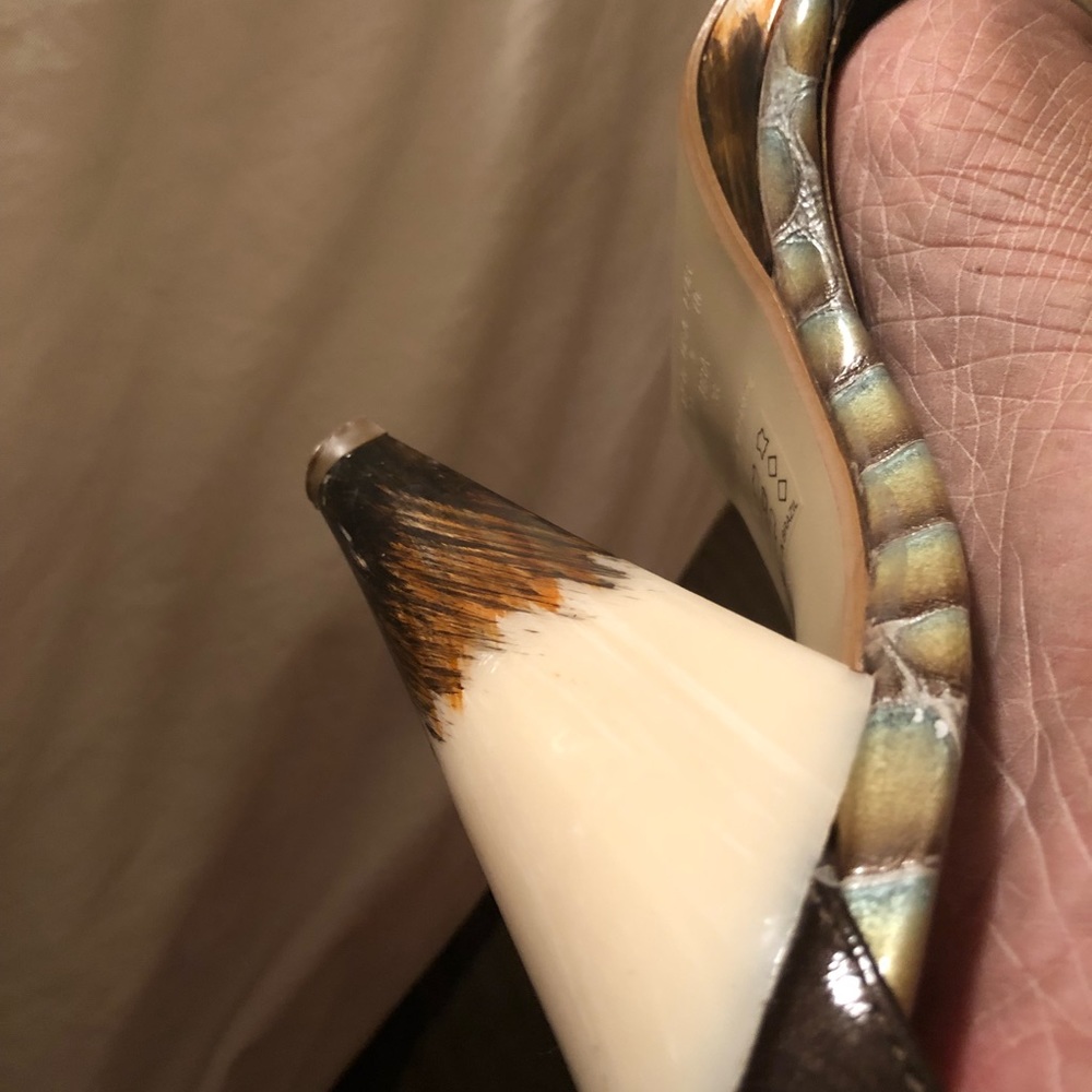 Shoes - Picture 5 of 11